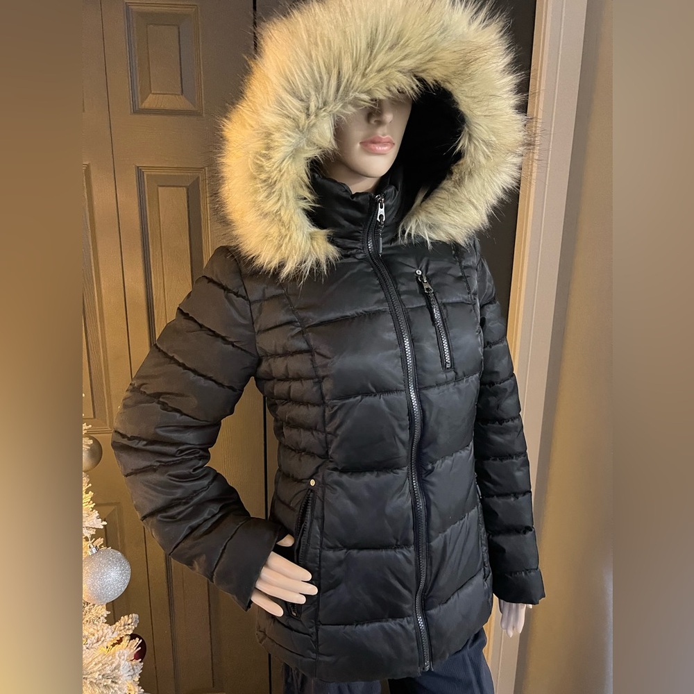 B4-95 - Nautica Women's Black Puffer Coat with Faux Fur Trim